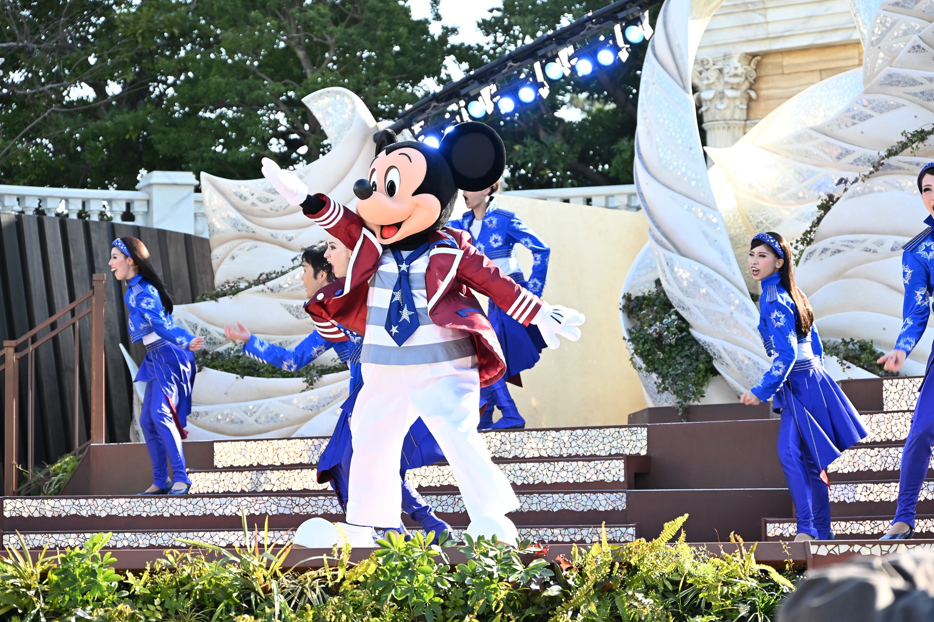 ミッキーマウスが登場し祭典がスタート！