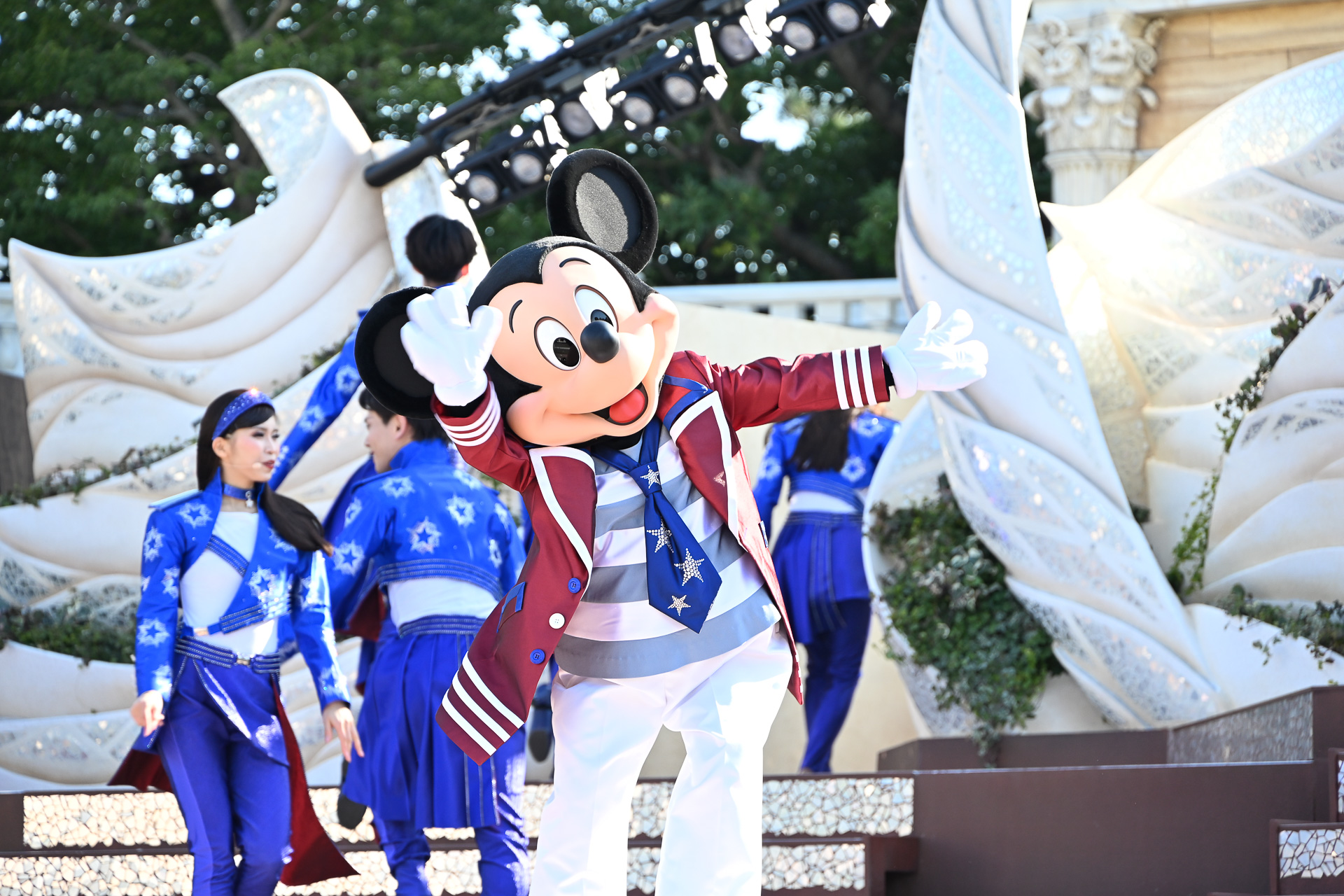 ミッキーマウスが登場し祭典がスタート！