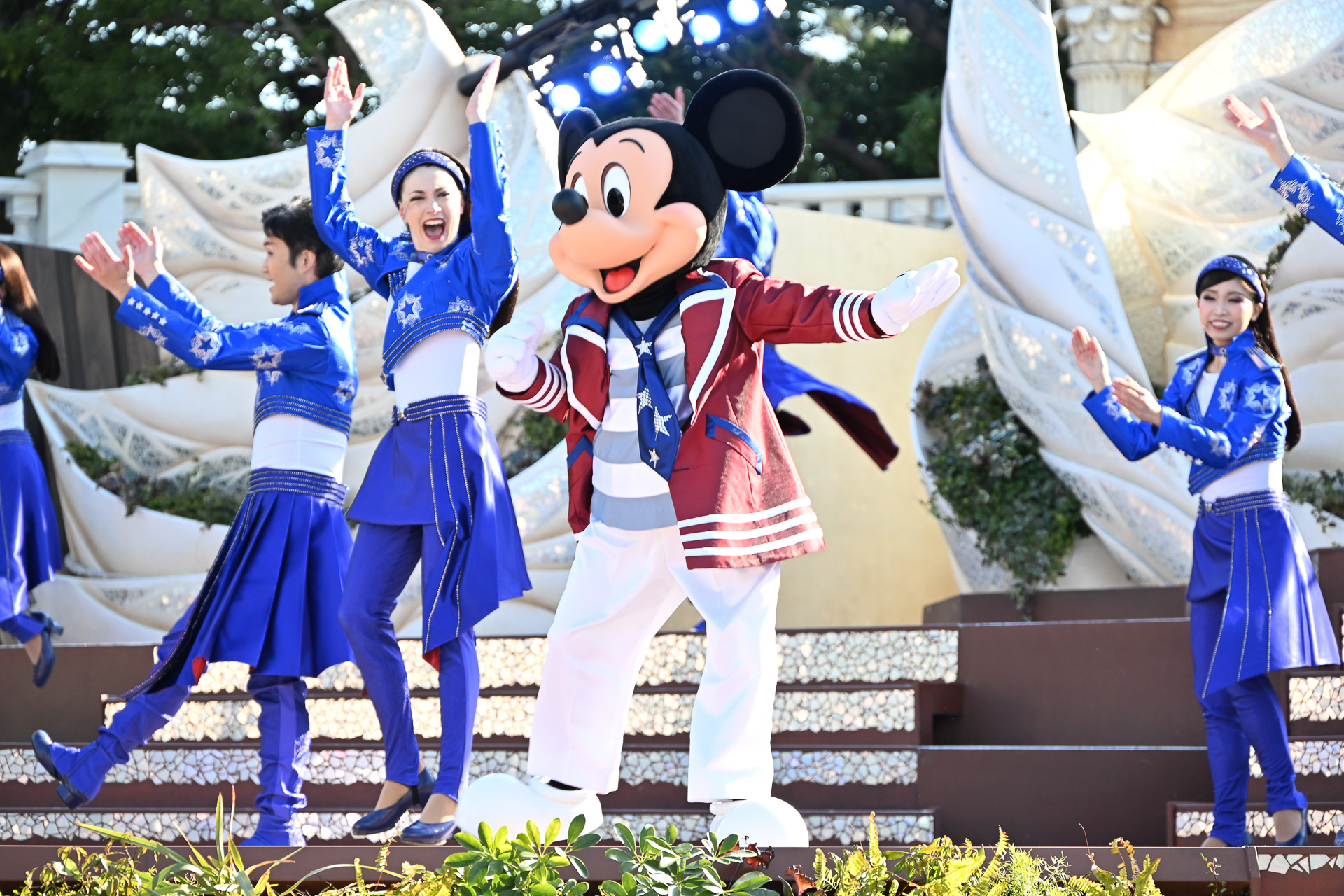 ミッキーマウスが登場し祭典がスタート！