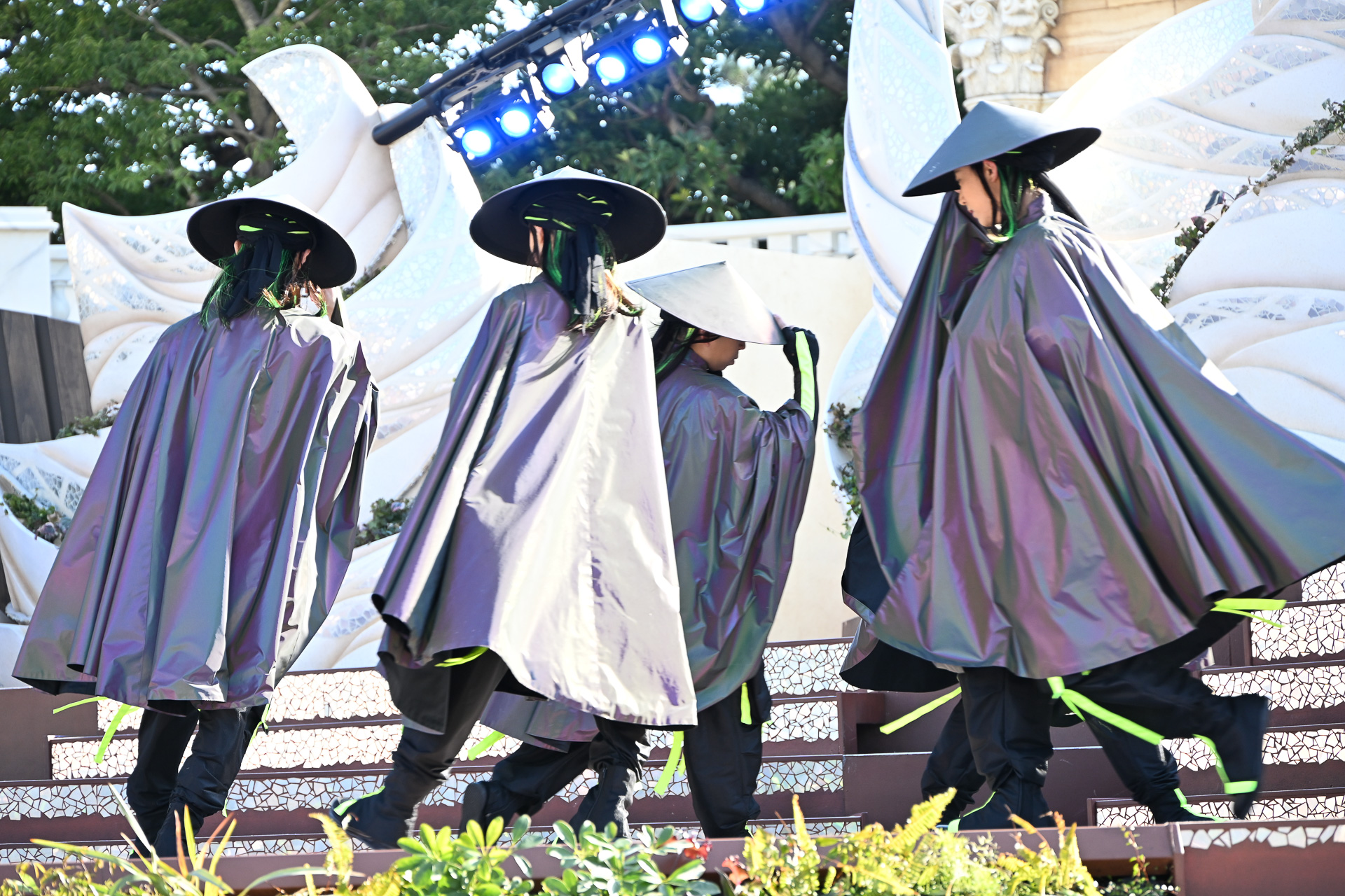 「ベイマックス」のヒロは和の雰囲気感じるステージ！　フラッグもはためく