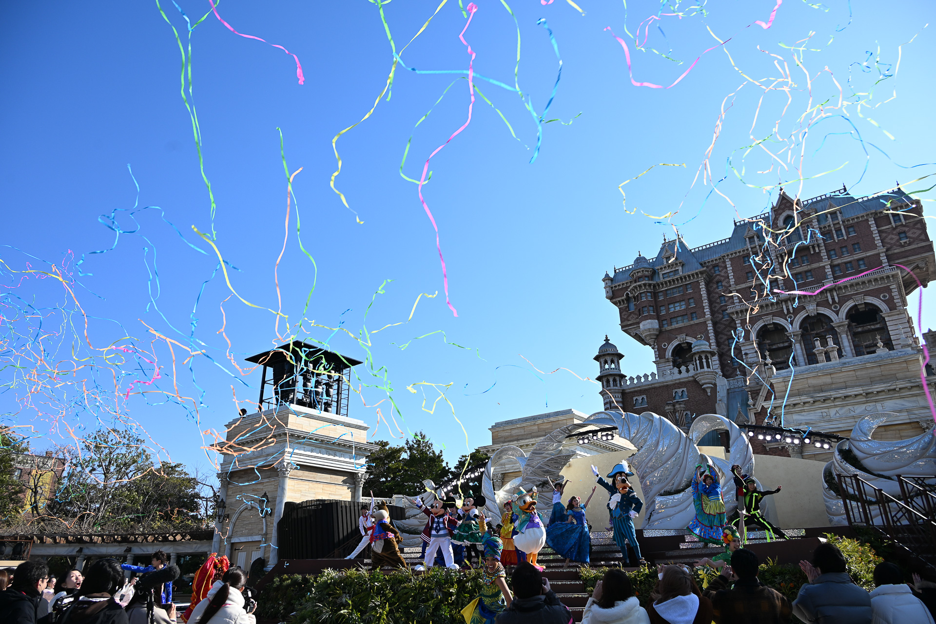 ラストは大空にリボンが舞いあがる