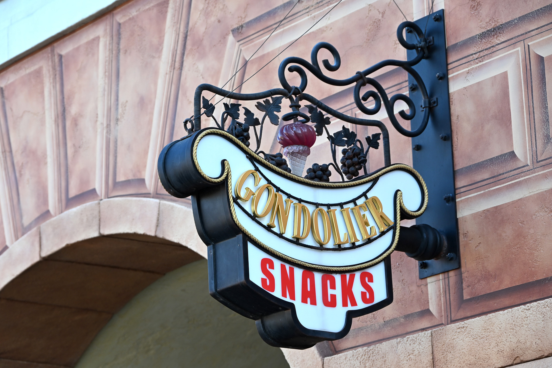 物語内で主人公らが訪れる「ゴンドリエ・スナック」に到着