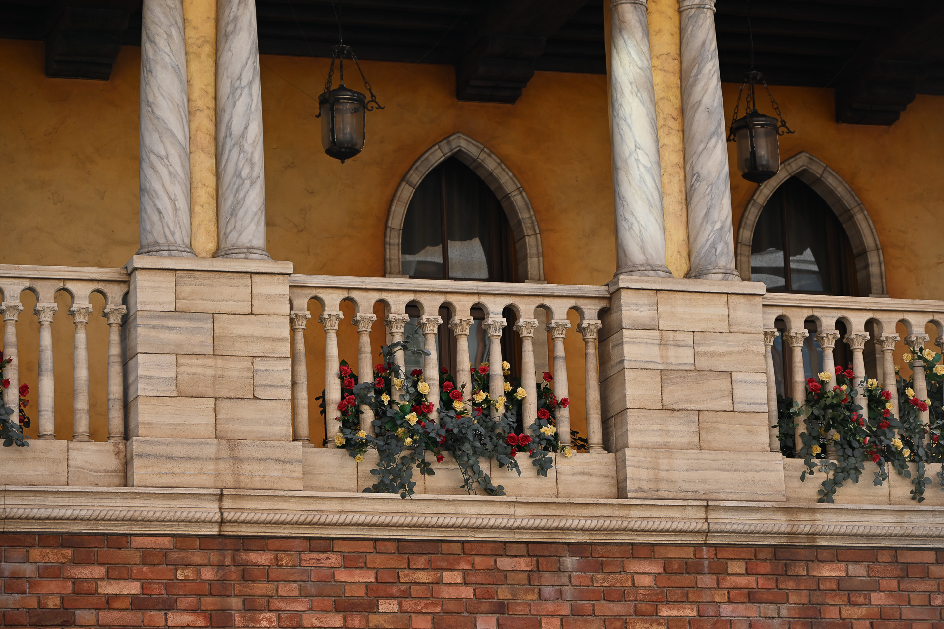 物語内で主人公が友人と話していたバルコニーはここなのか！と散策がてら発見も