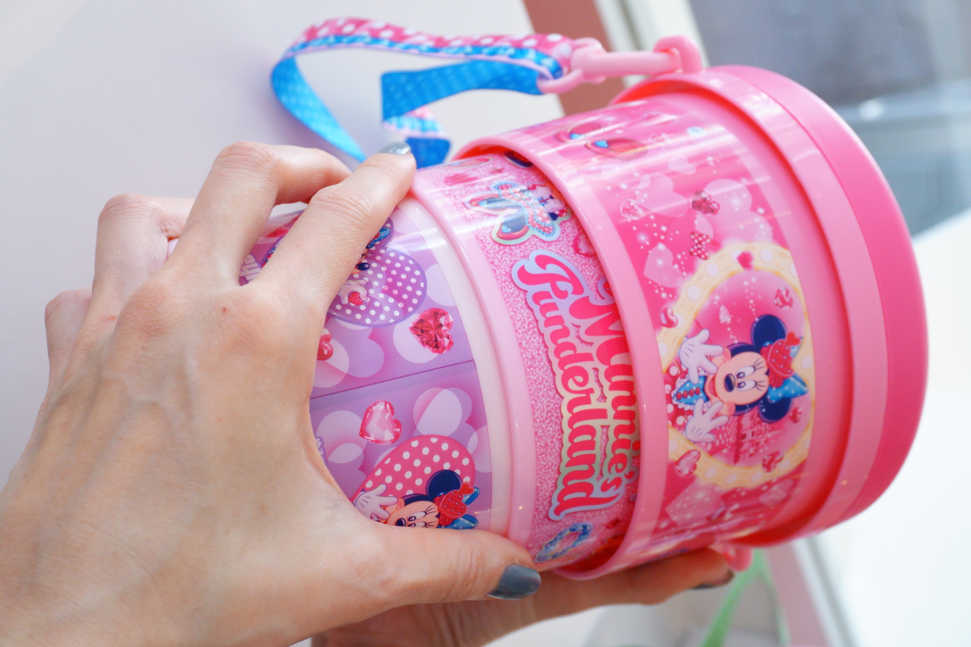 本体を回すと折りたためる