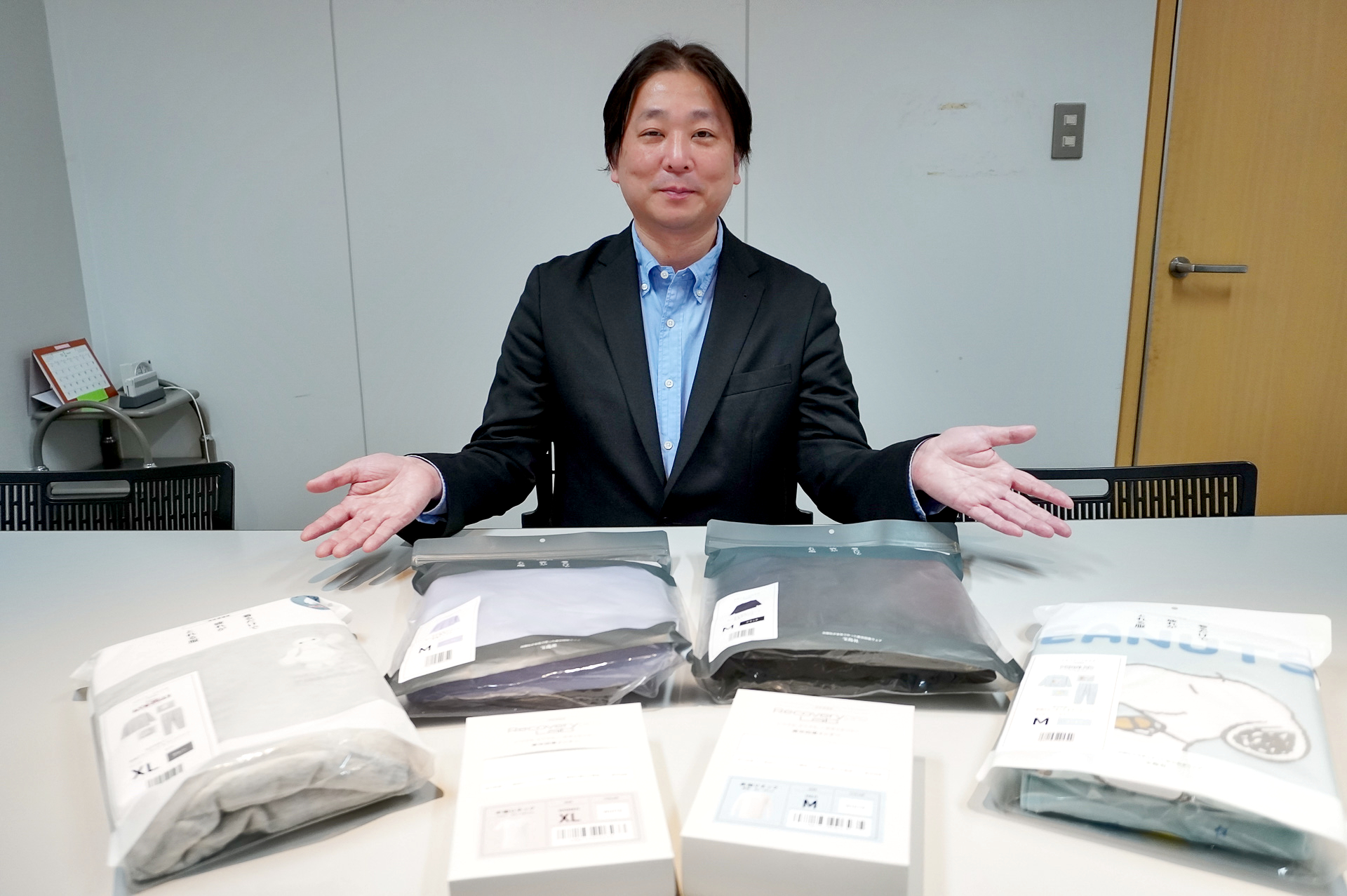 株式会社宝島社 コンテンツ＆プロダクツ局 局長 藤定修一氏。いわゆる付録付きブランドムックを制作する部署の代表であり、長年モノづくりの第一線で活躍してきたベテラン編集者だ