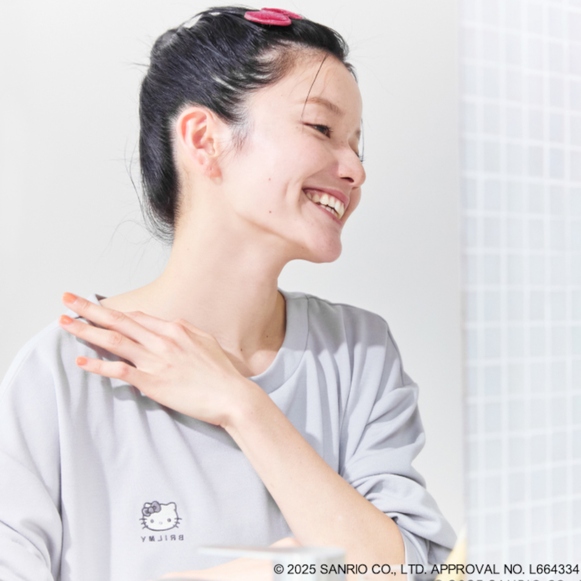 襟ぐり広めでスキンケアがしやすい仕様