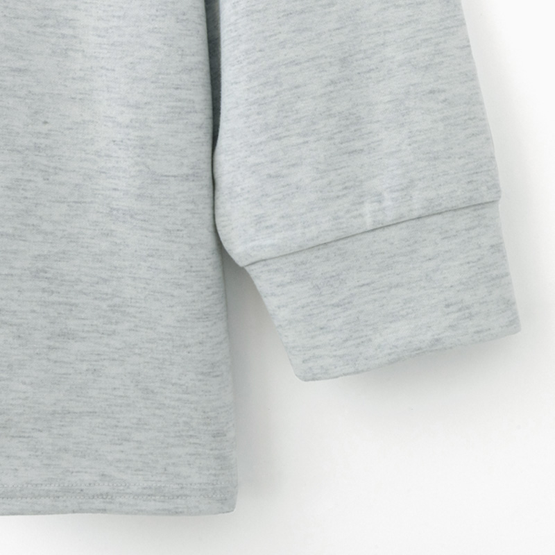 定番商品をアップデートした新モデルは、袖口やロングパンツの裾にリブを追加し、生地感がアップ