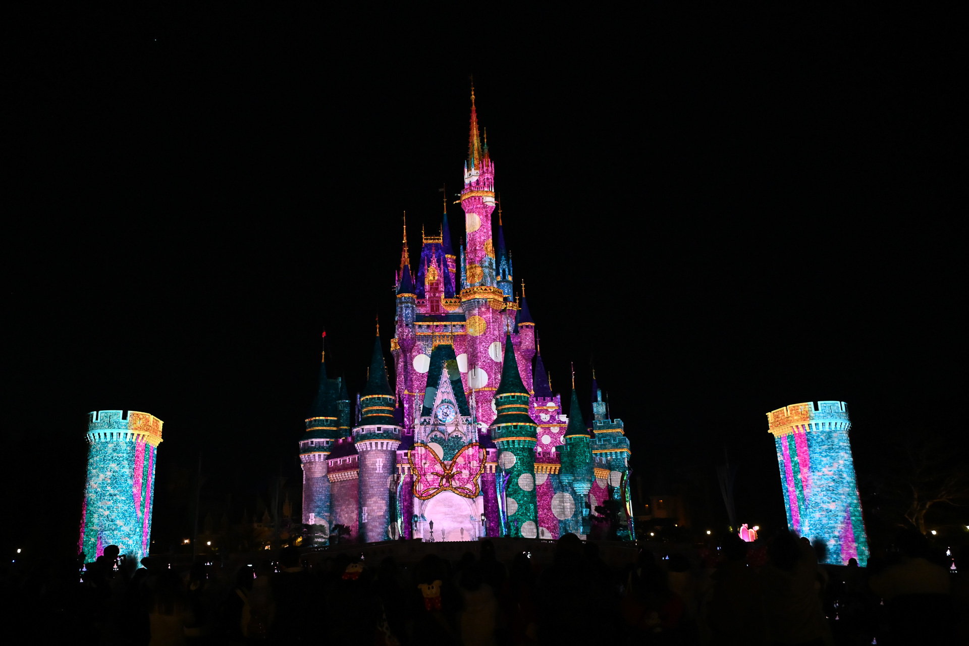 2020年開催の「ベリー・ベリー・ミニー！」や2023年開催の「ミニー・べスティーズ・バッシュ！」デザインに！