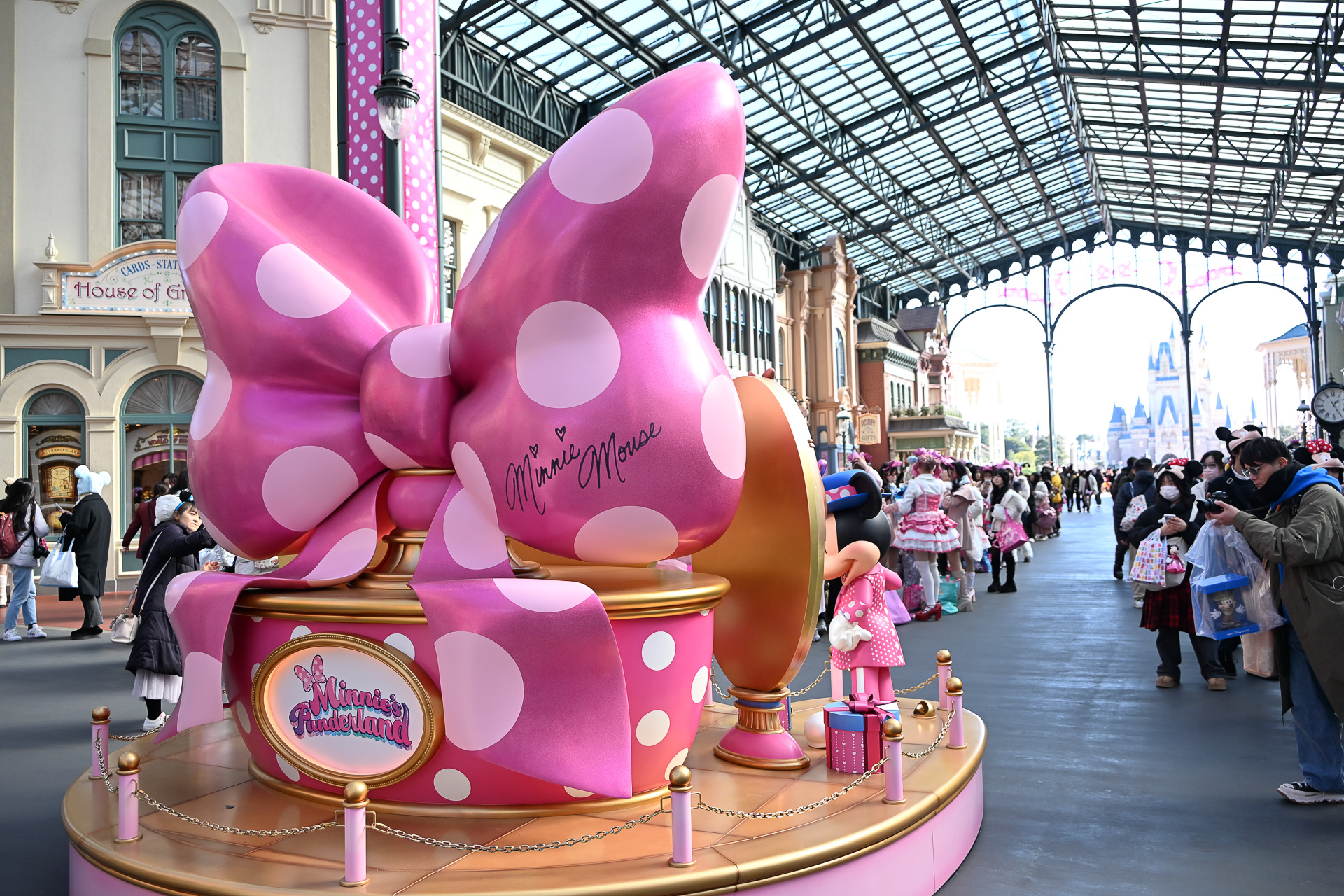 ワールドバザール中央のフォトスポットは大人気！