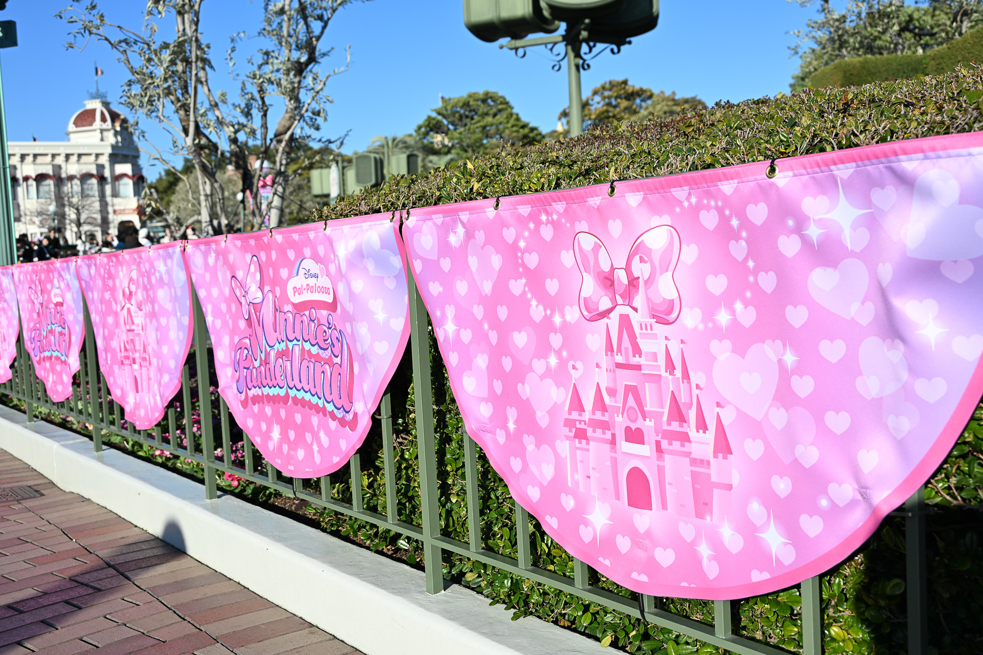 さまざまな場所がミニー化しているので、ぜひ見つけてみよう！