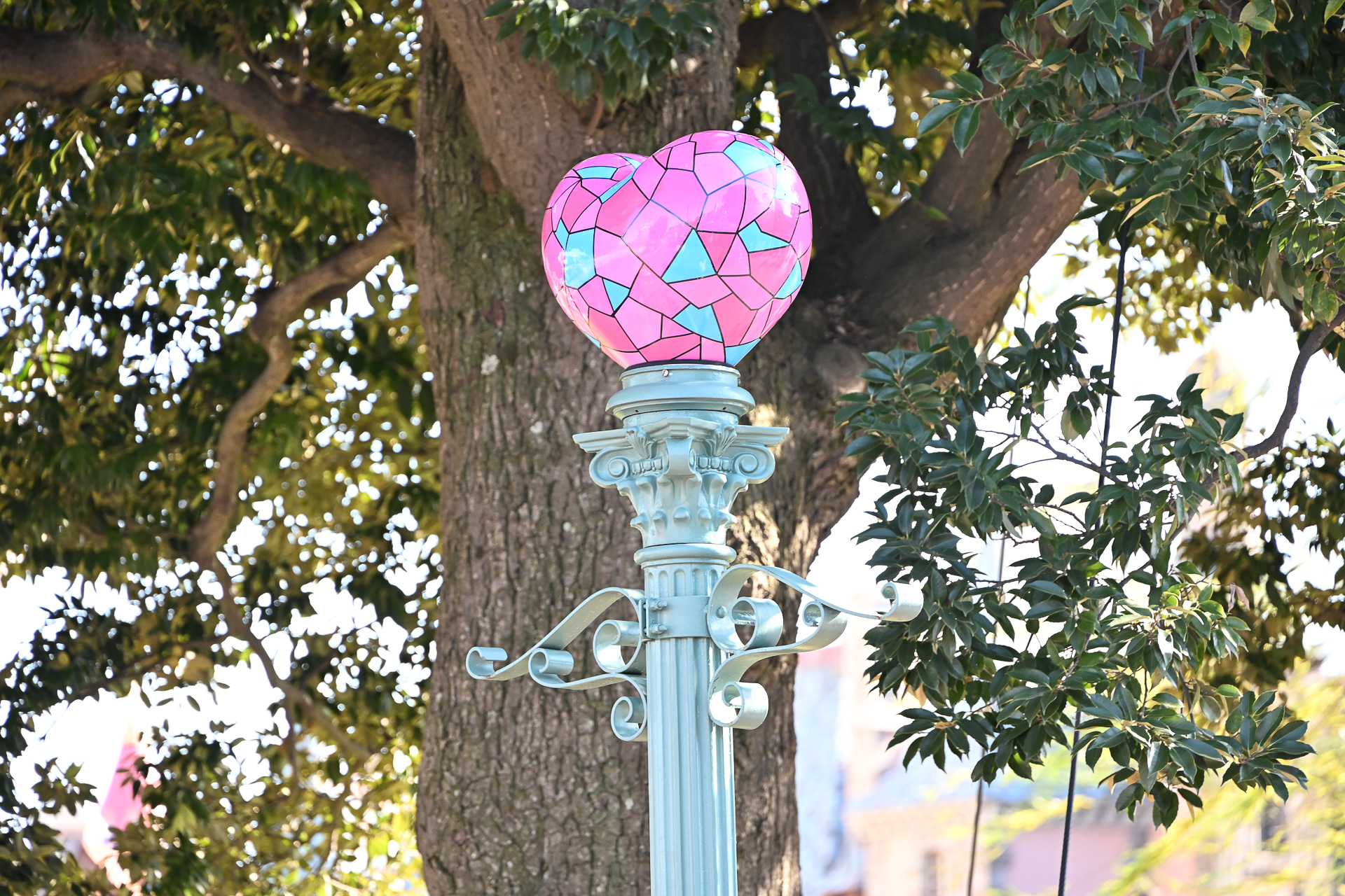 さまざまな場所がミニー化しているので、ぜひ見つけてみよう！