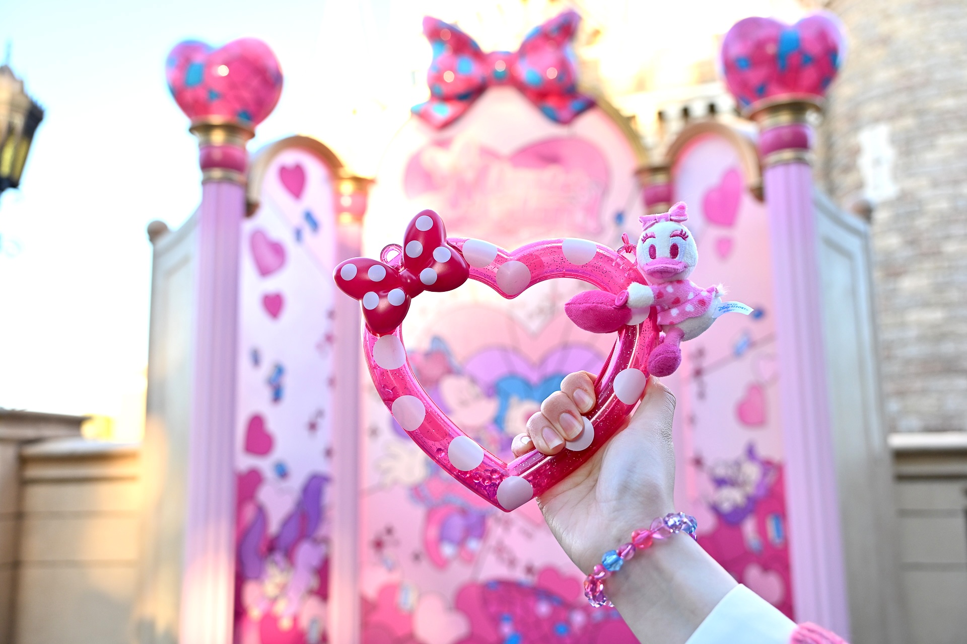 東京ディズニーランドで本日発売の「ミニーのファンダーランド」グッズはピンク尽くし！