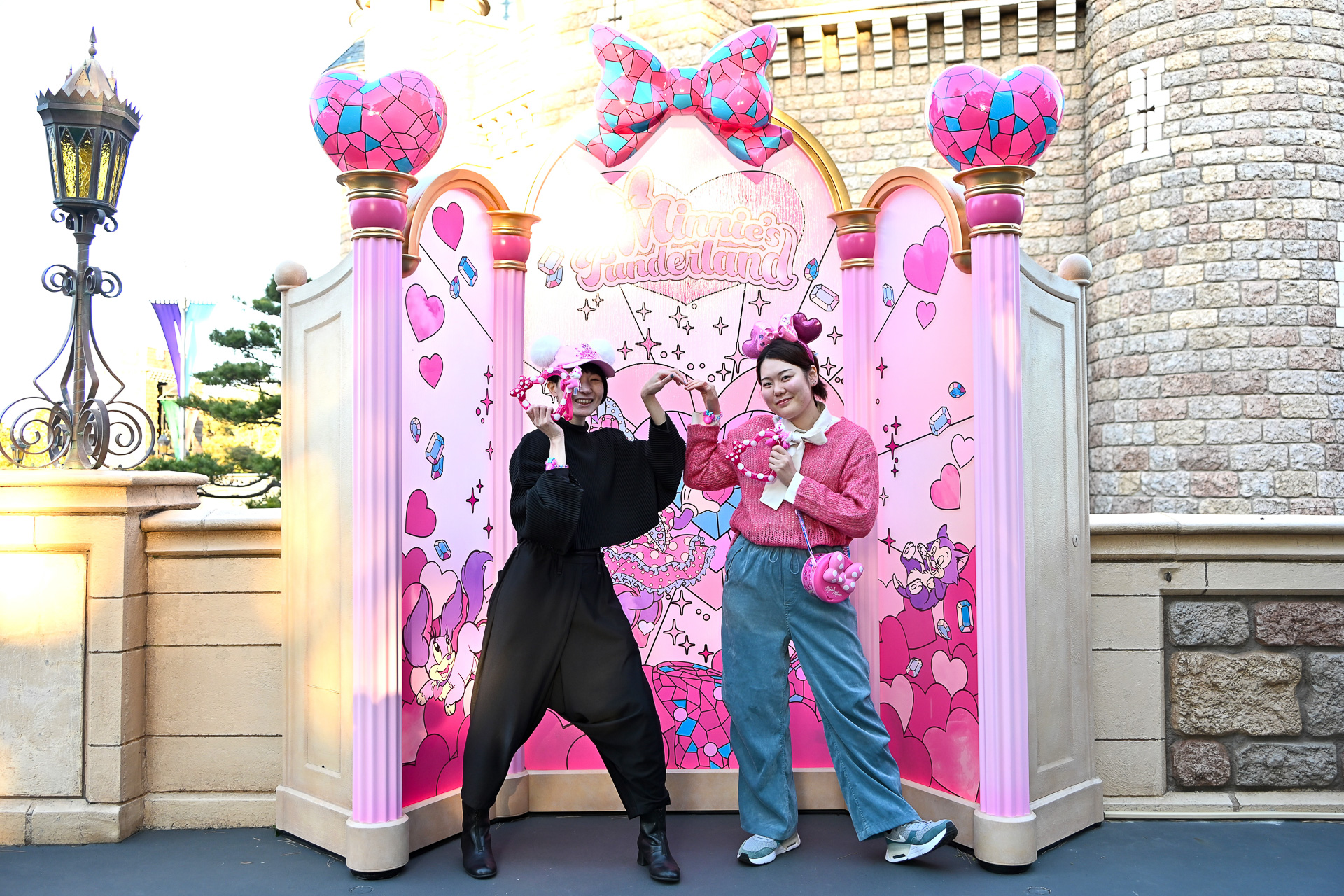 もちろんグッズを身につけたなら、パルパルーザのポーズで記念撮影を！