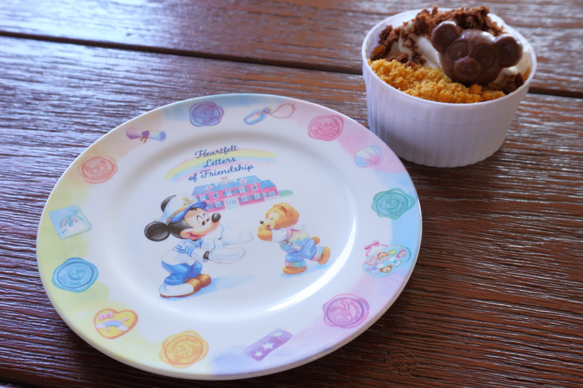 キャラメルとチョコのアップルクランブルケーキ（単品550円/プレート付き1400円）