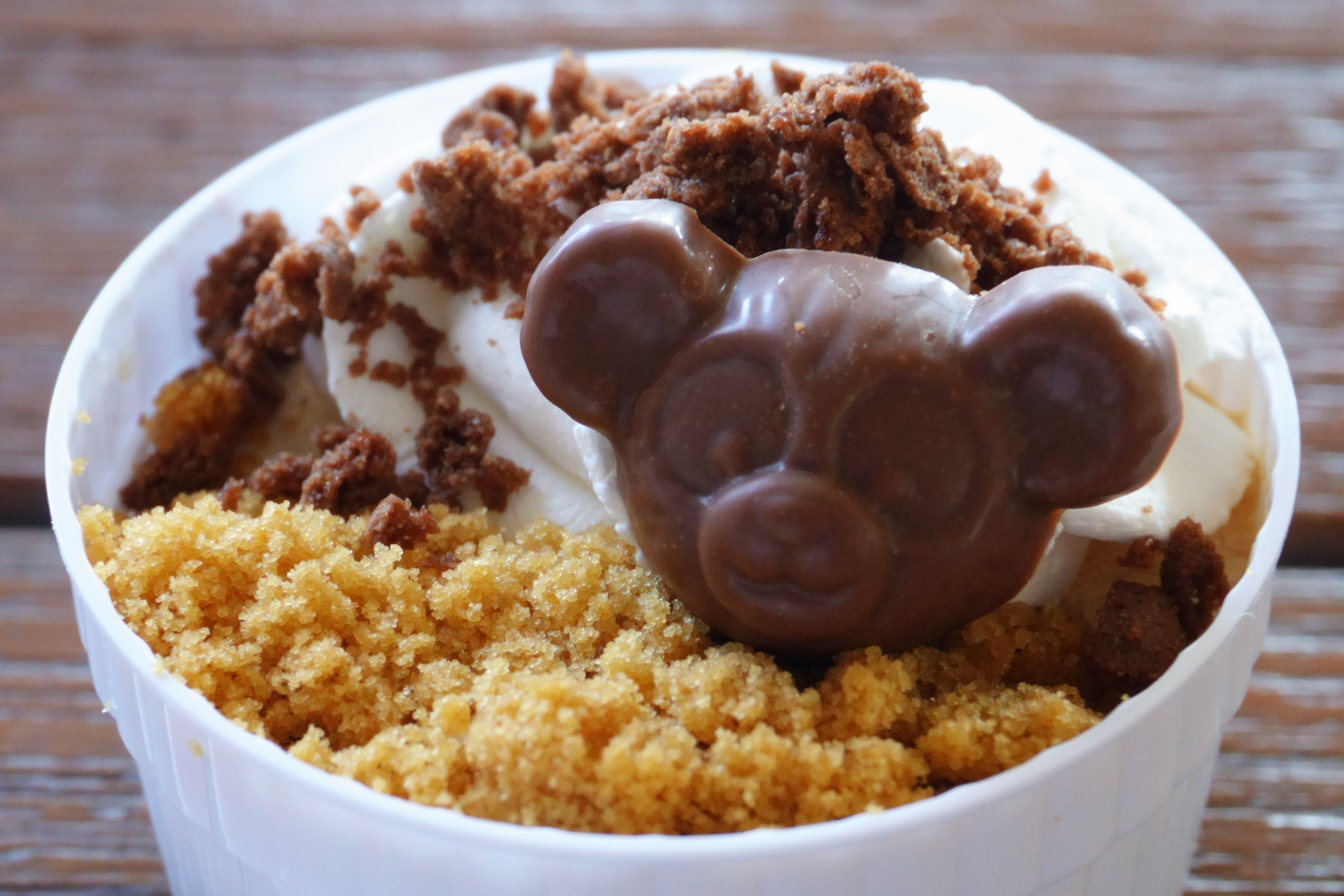 キャラメルとチョコのアップルクランブルケーキ（単品550円/プレート付き1400円）