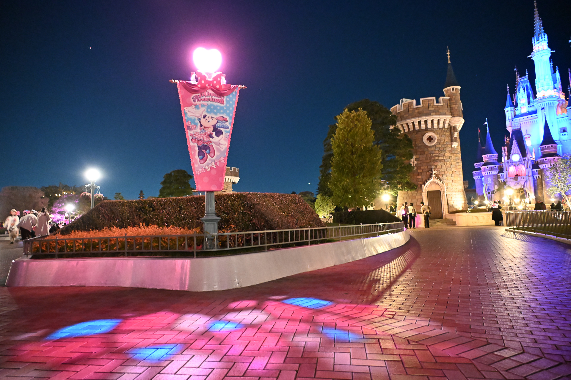 街灯までミニー尽くしに！