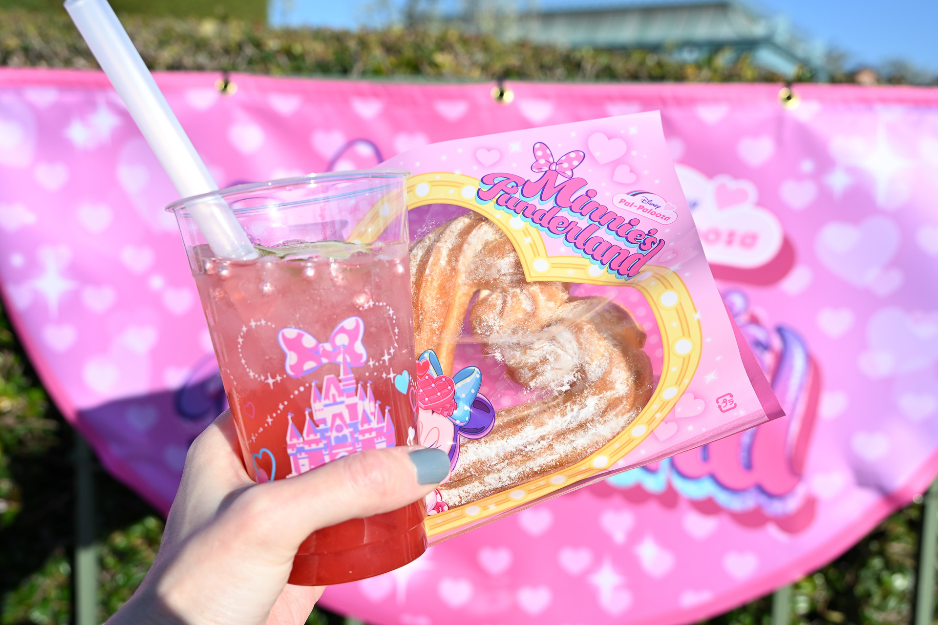 「ハートのリングシュー（ストロベリー）」（700円）や「スパークリングドリンク（ストロベリー＆ライチー）」（700円）は外せない！