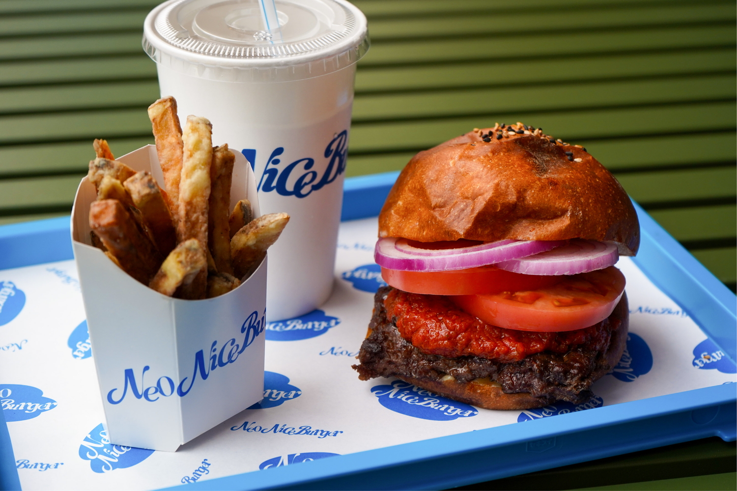 職人の手で丁寧に仕上げたバーガーが味わえる「Neo Nice Burger」