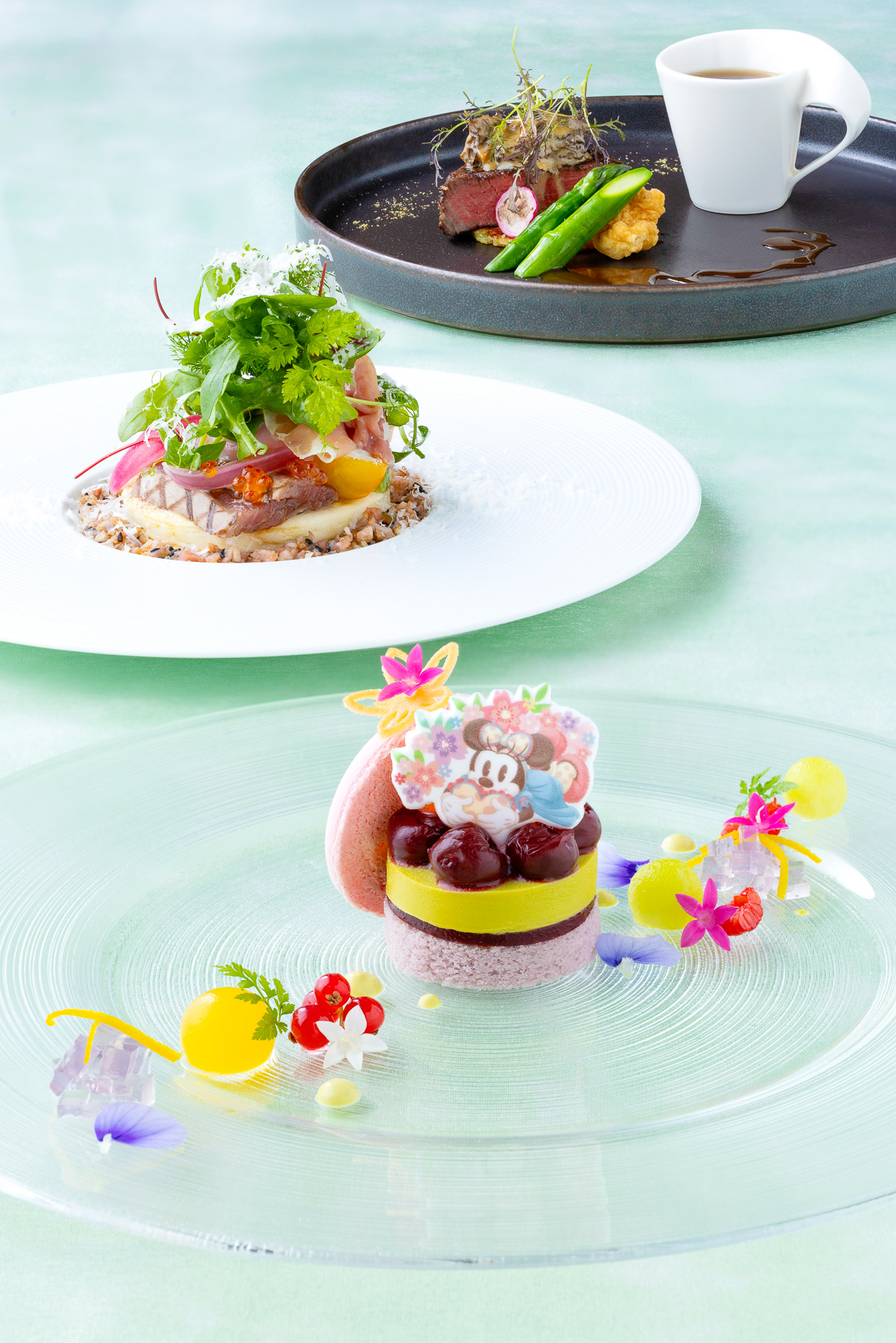 エンパイア・グリルの「“ミニーのスプリング・デイドリーム”スペシャルディナー」（1万3800円）