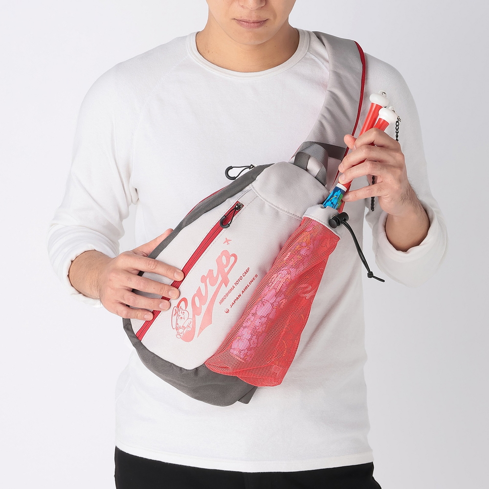 メガホンやカンフーバットが入る