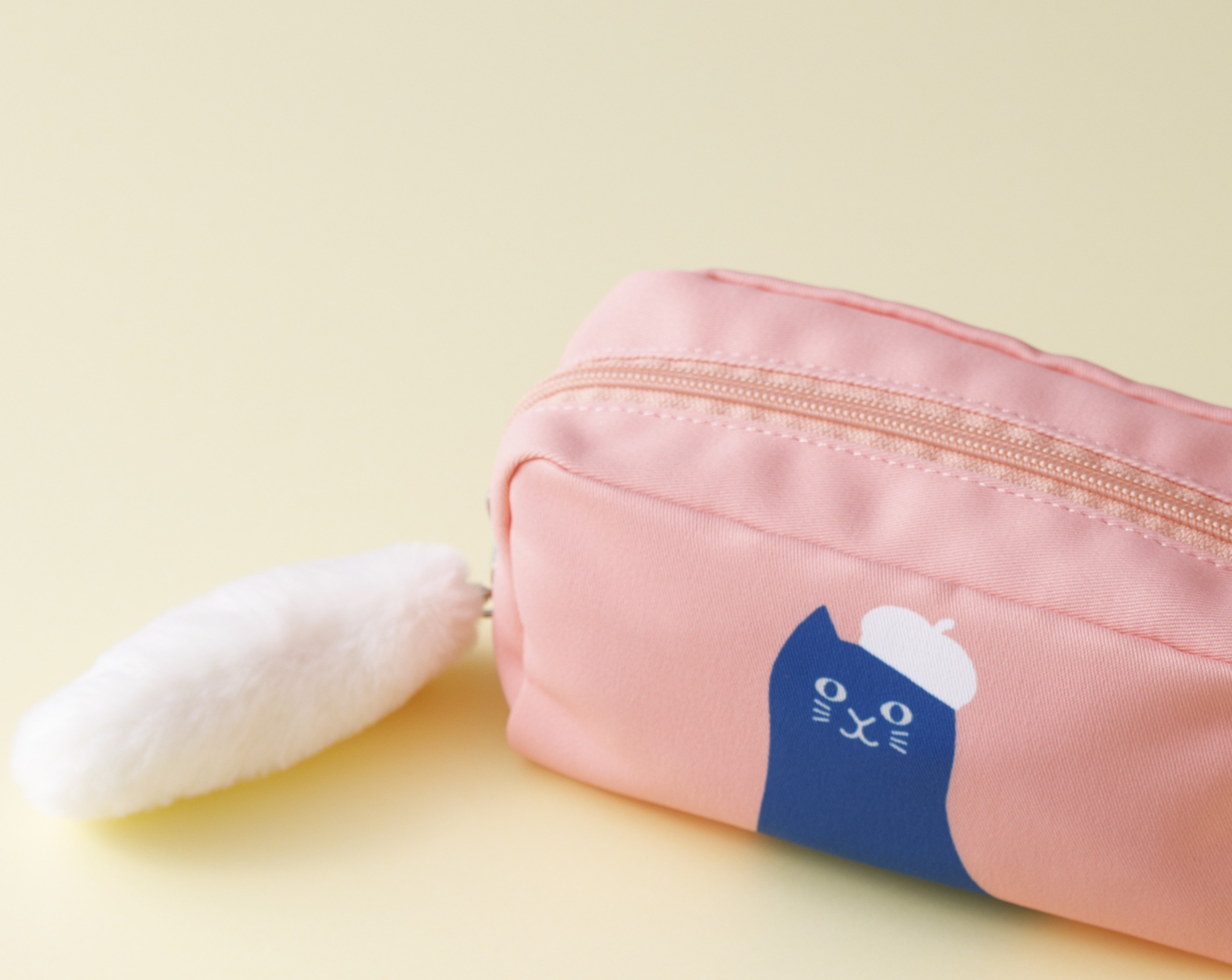 モフモフのしっぽがかわいい「ねこのスイーツポーチ」