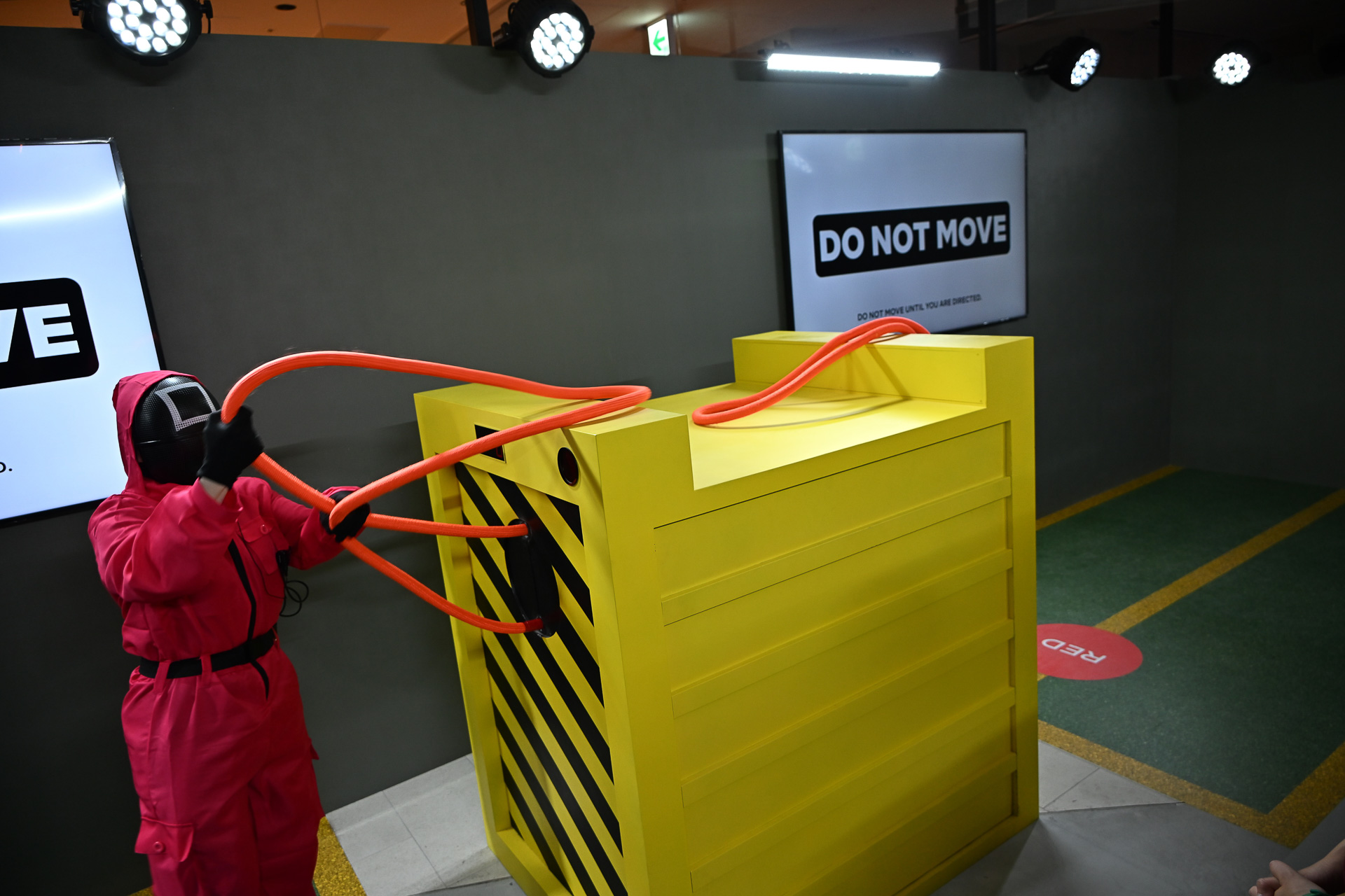 「TUG OF WAR（綱引き）」の会場