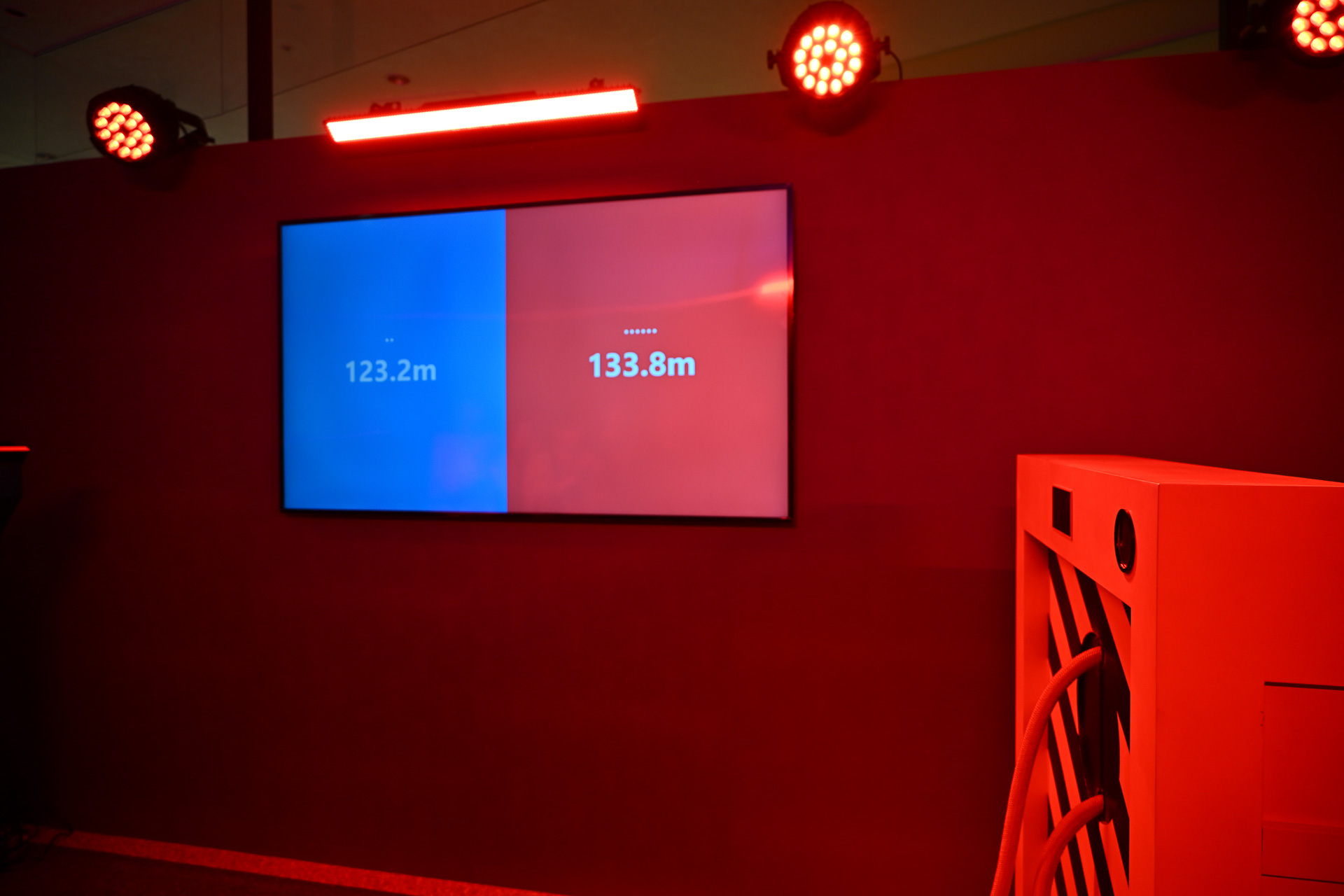 どちらか勝者かすぐに分かる。結果が出るたび大きなどよめきも