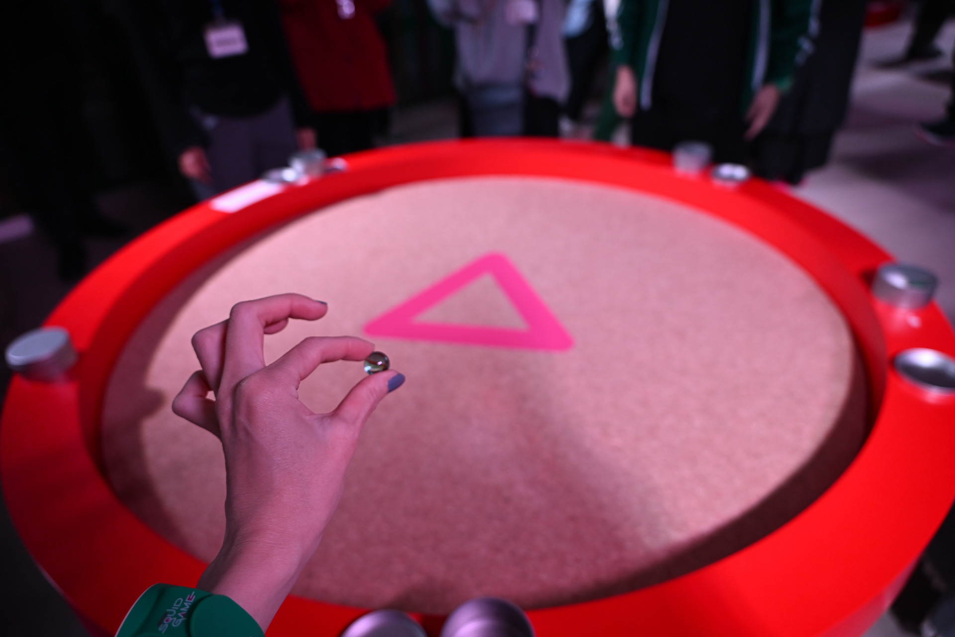 図形のなかに自分のビー玉を順番に入れていく