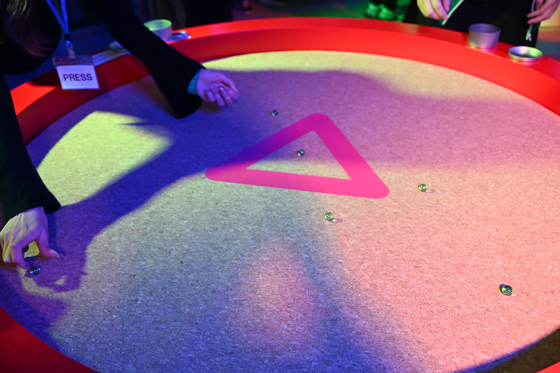 総取りで一発逆転も。最終的に手元に残ったビー玉数があるものが勝者だ