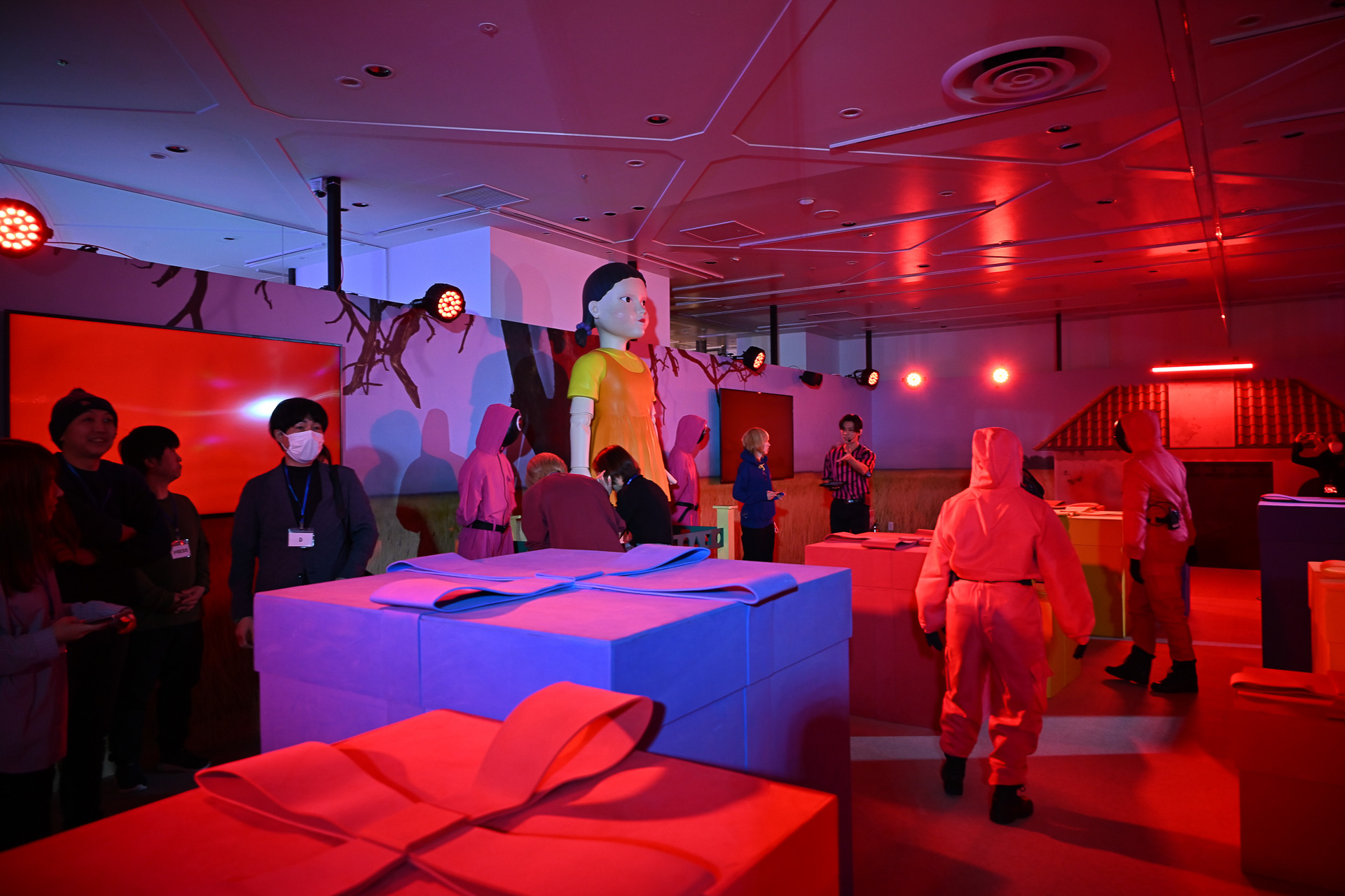 赤いライト点灯時は動いてはいけない