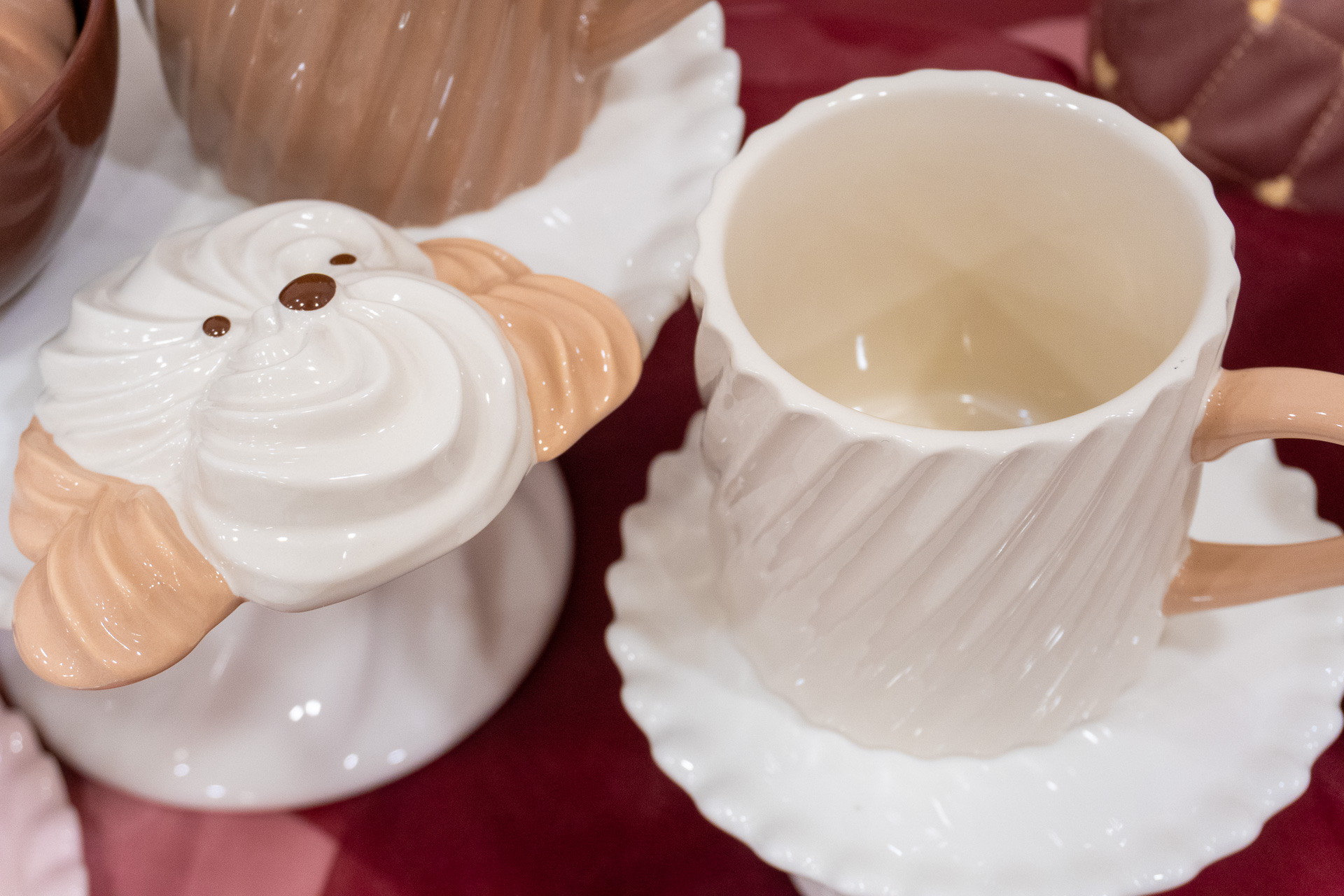 たれ耳の犬はキャラメル味、白い犬はミルク味、くまはチョコレート味をイメージ