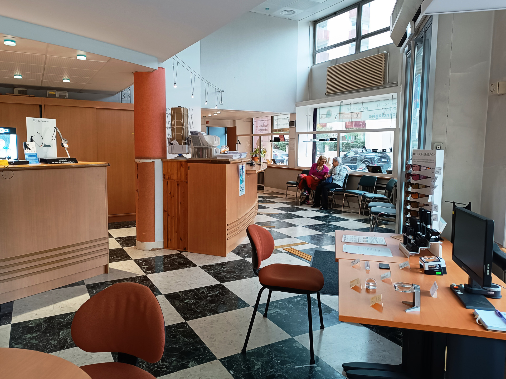 ヴァレンティン・ハウイ協会の1階にブティックがあります