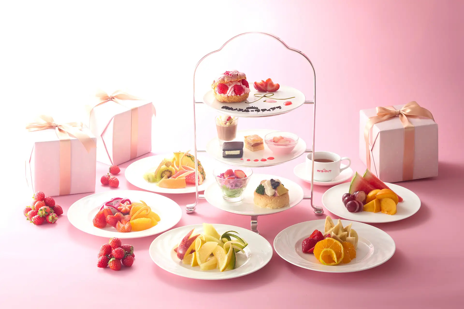 カットフルーツ食べ放題とアフタヌーンティーセット