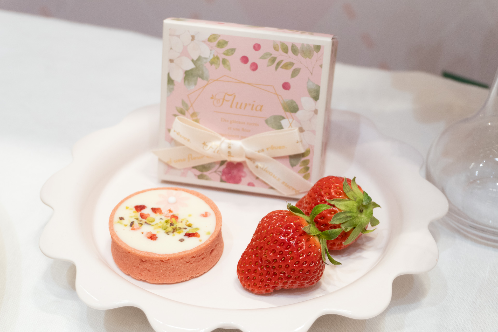 フルーリア「タルト・オ・ショコラ ストロベリー」1個594円