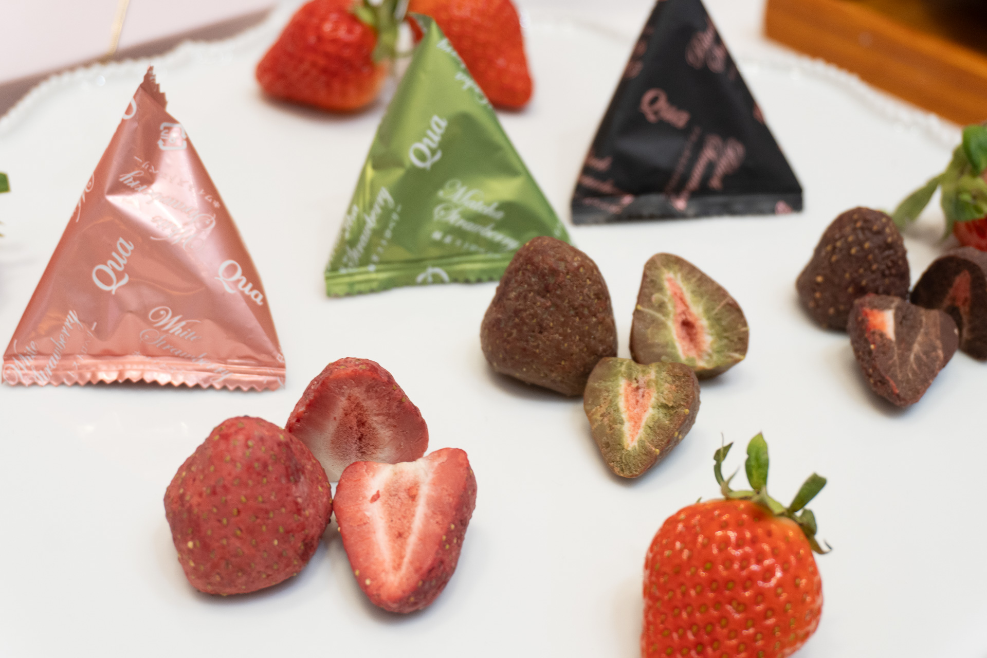 染み込みスイーツ専門店Qua「ホワイト・ブラック＆抹茶ストロベリー」（6個入り3種3523円）