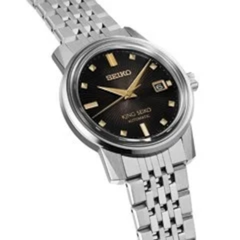 黒地のダイヤルにゴールドの針・インデックスが輝く