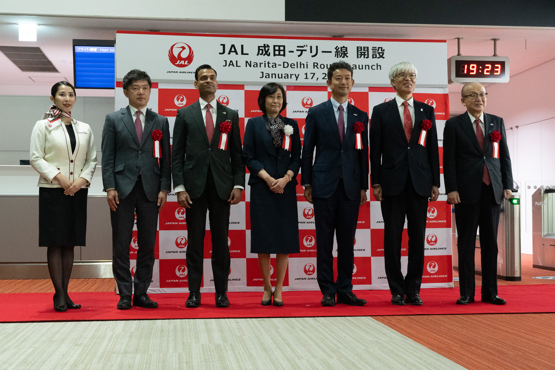 就航を記念したテープカット