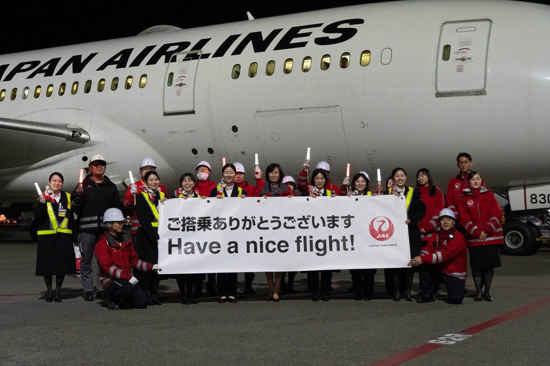 初便は20時21分に出発、同41分にデリーへ向け離陸した
