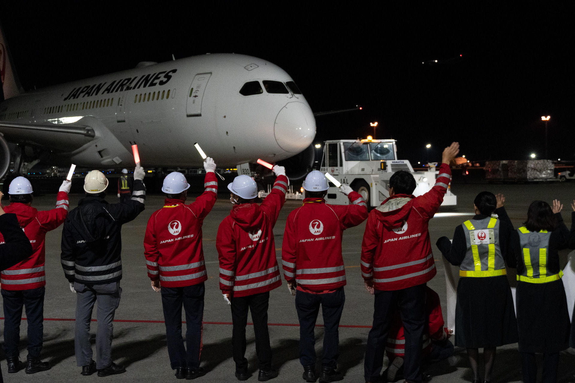 初便は20時21分に出発、同41分にデリーへ向け離陸した