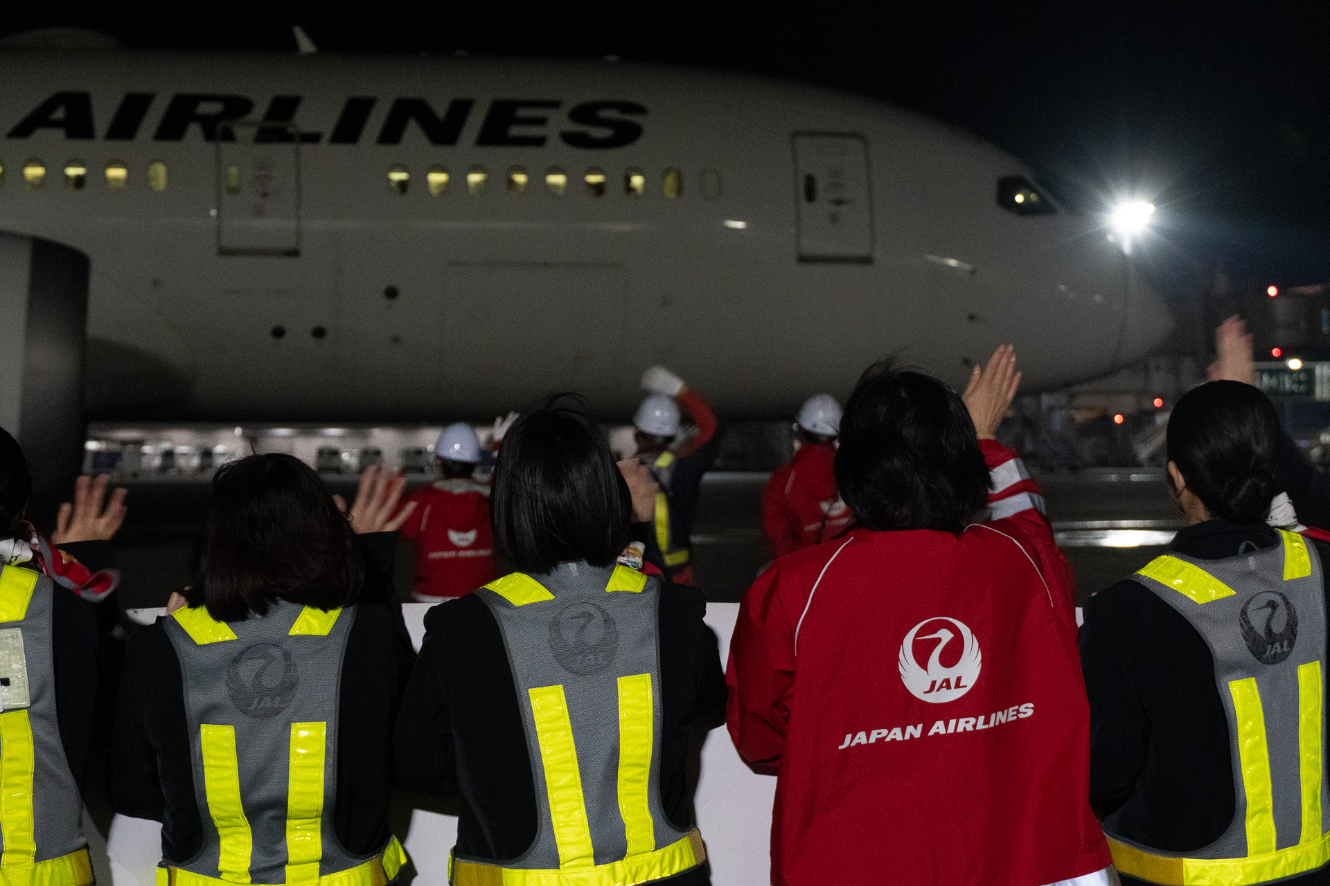 初便は20時21分に出発、同41分にデリーへ向け離陸した