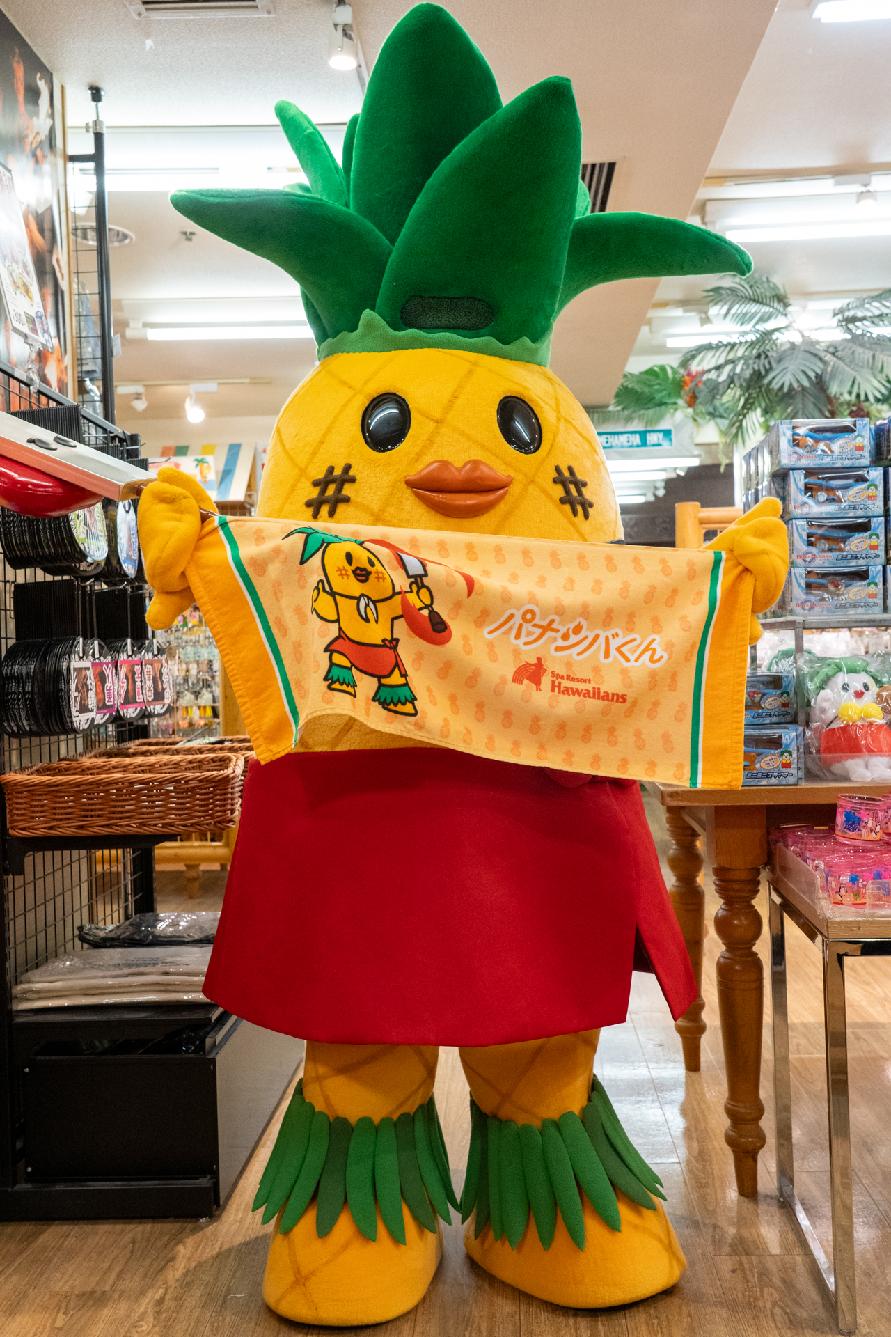 自ら手に持ってアピールしていたのはパナシバくんフルカラーフェイスタオル（2200円）