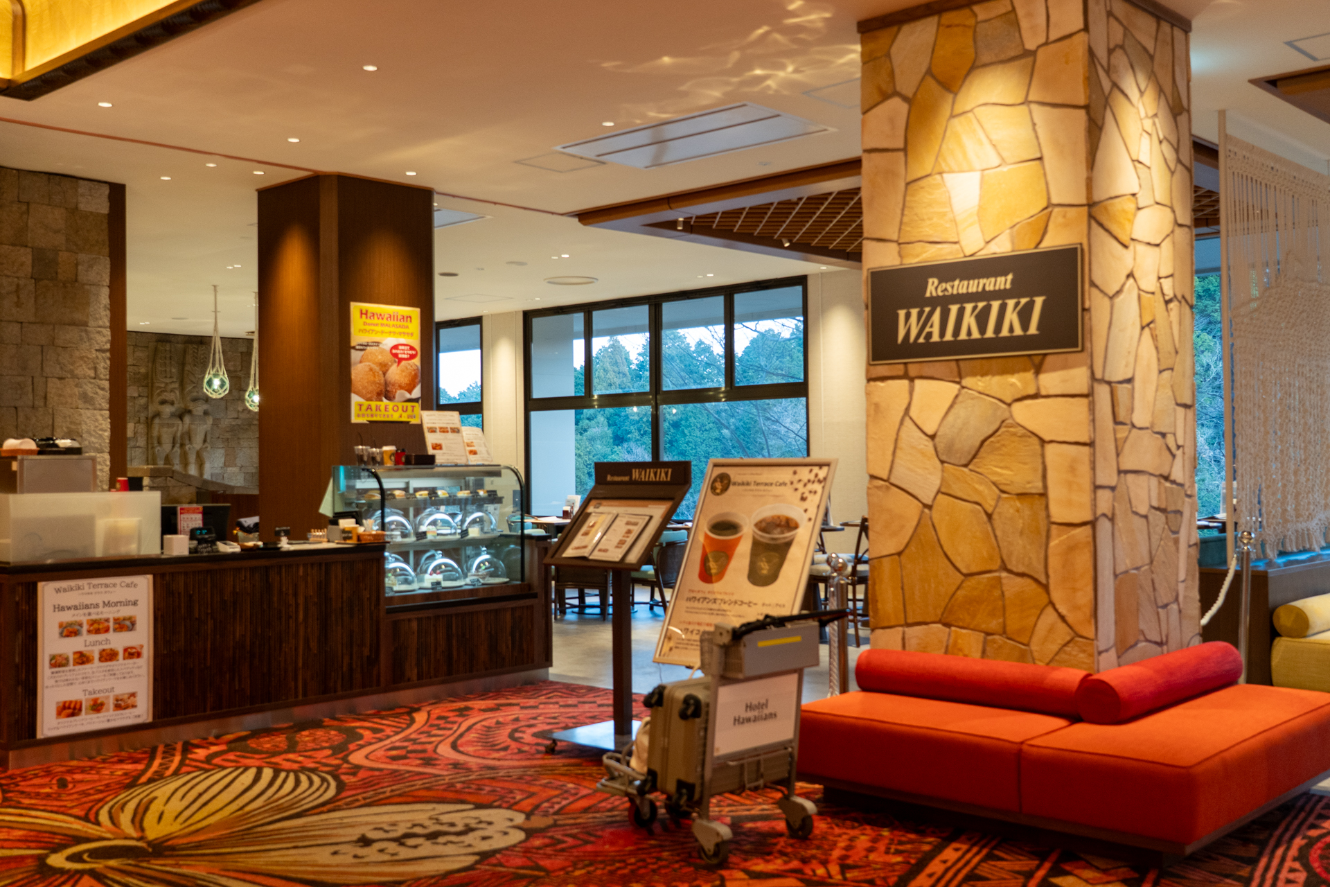 ホテルメインロビー横の「ワイキキテラスカフェ」