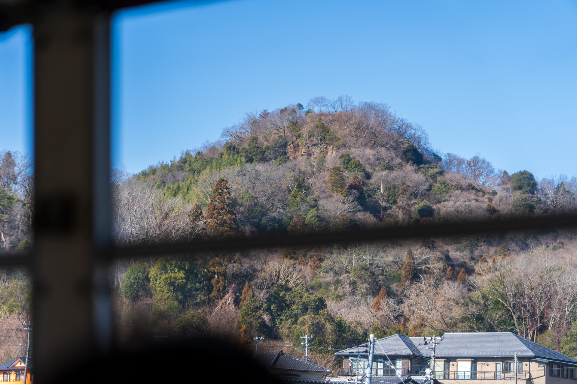 石炭を掘った残りカスを積んでできた「ズリ山」。今は木が生えて普通の山に見える