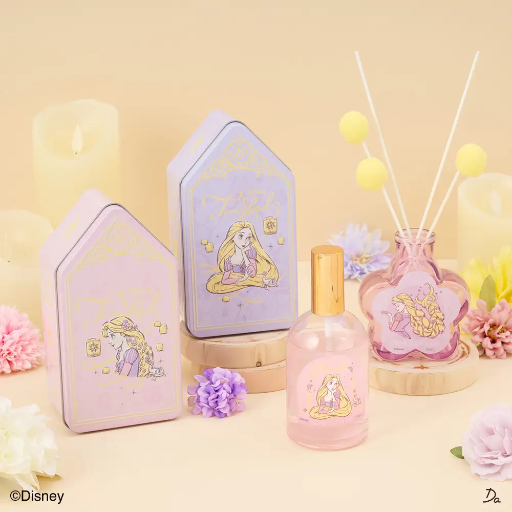 左から、インテリア缶各種（330円）、フレグランスミスト（550円）、アロマディフューザー（550円）