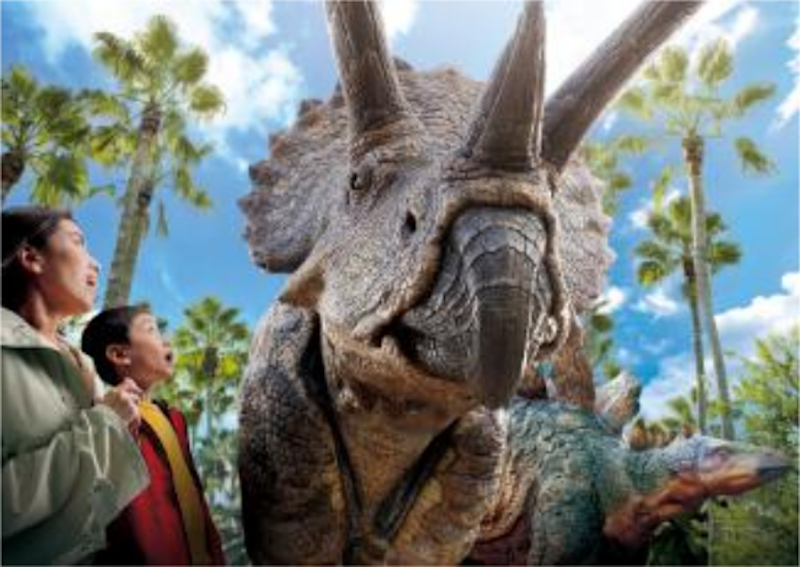 超大型恐竜と間近でふれ合う「ジュラシック・ワールド・ディノ・エンカウンター」