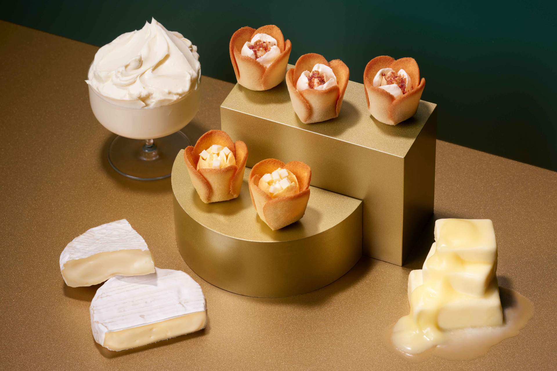 チューリップローズ バター＆チーズ（4個入 842円、6個入 1188円）