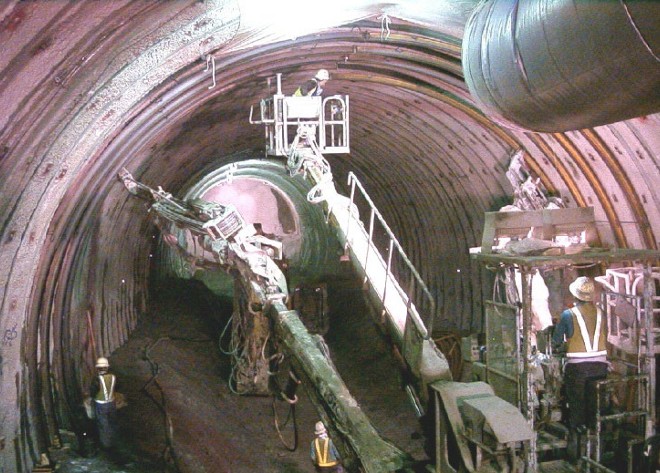 膨張性区間に対応する多重支保工法