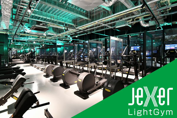 ホテルから徒歩2分の「ジェクサー ライトジム＆スパ24仙台店」。宿泊客なら24時間無料で利用可能