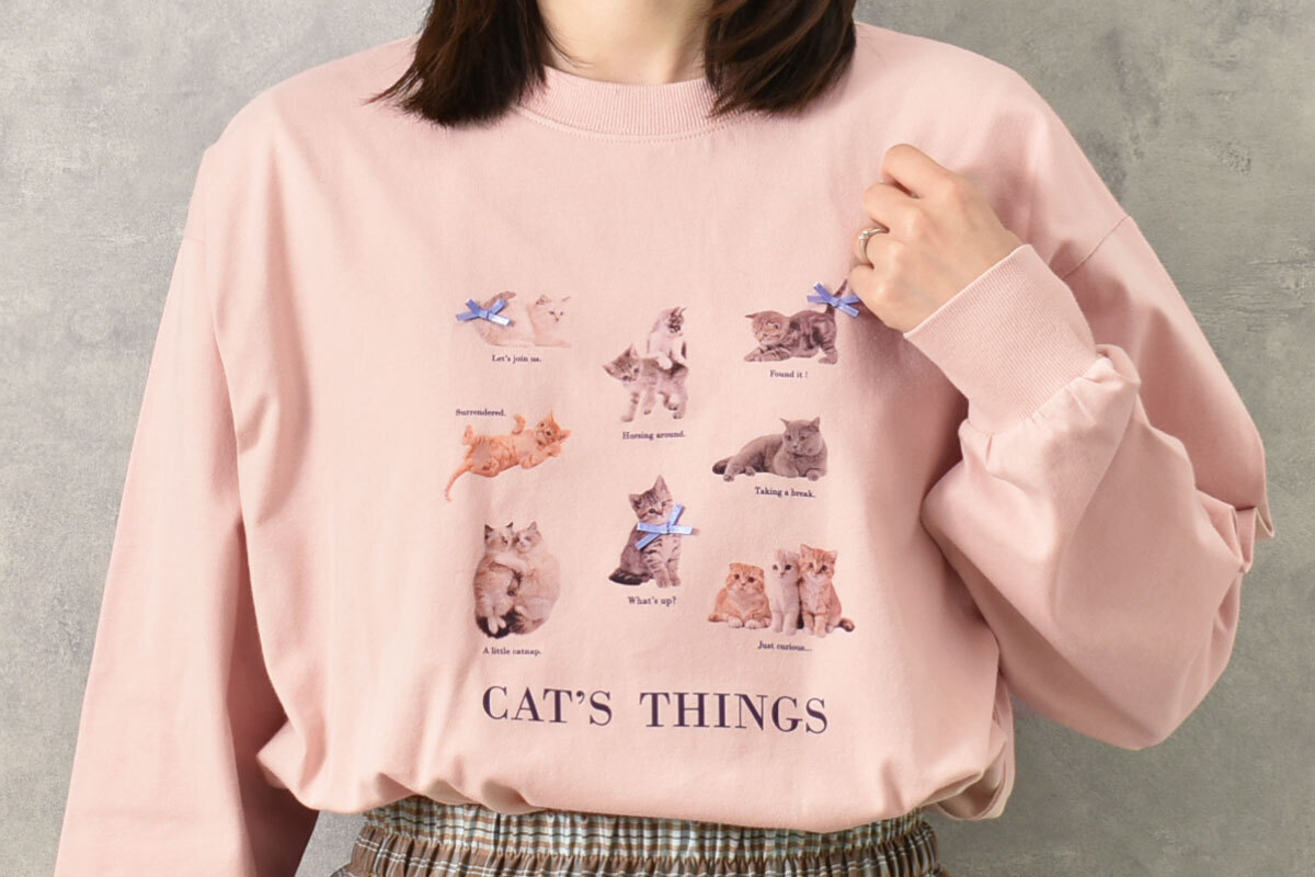いろいろなポーズの子猫が9匹デザインされた「le petale CATsリボンロンT」。各4400円