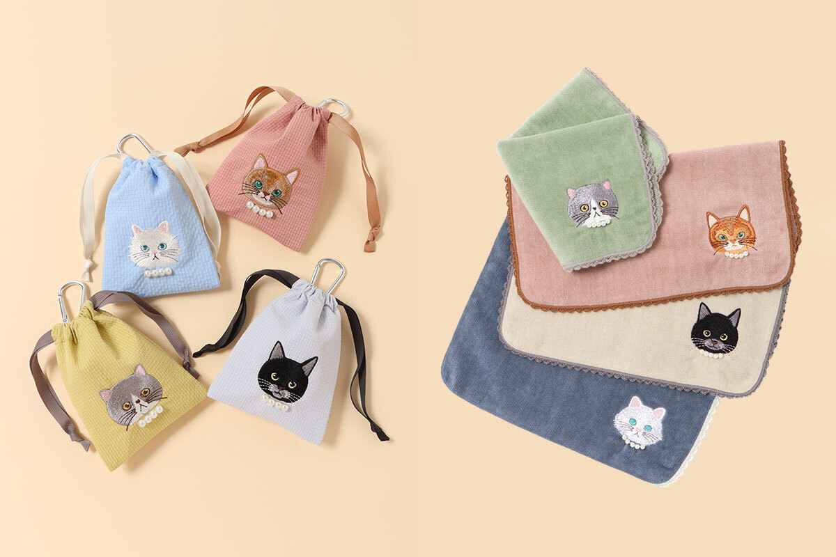 キャットパールカラビナ付きリップル巾着（左、各1540円）とキャットパールタオルハンカチ（右、660円）